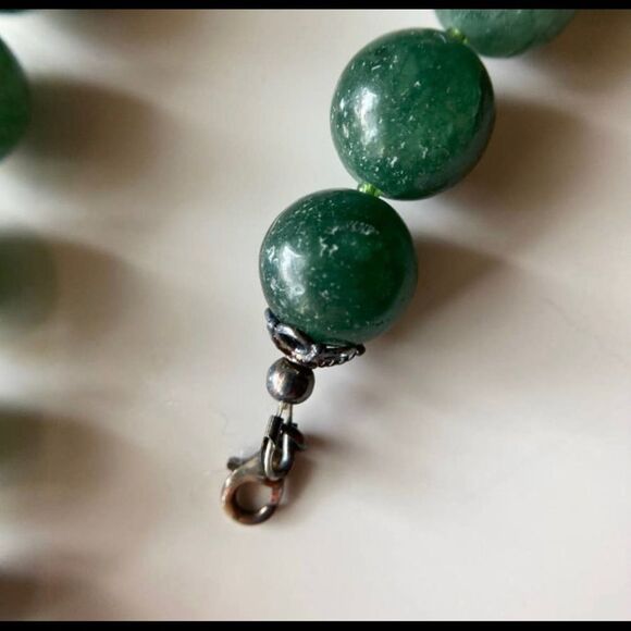Green quartz beaded necklace and earrings set - Picture 6 of 13